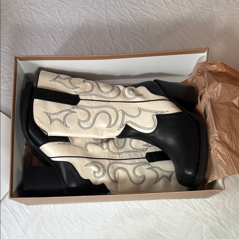 Public Desire Women's Black and Cream Western Boots